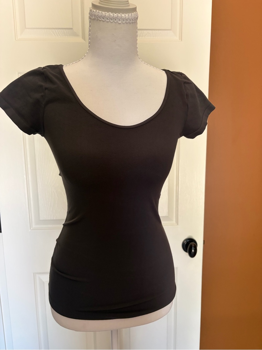 Women’s Scoop Neck Short Sleeve Top - Dark Brown